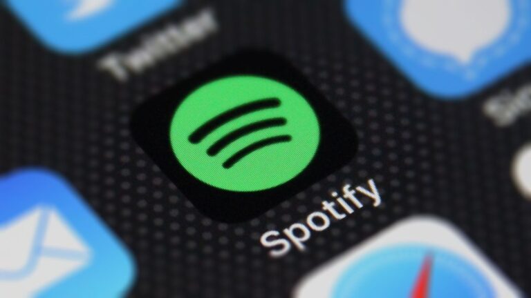 As possible EC fine nears, Apple claims Spotify is trying to get 'limitless access' to its tools without paying